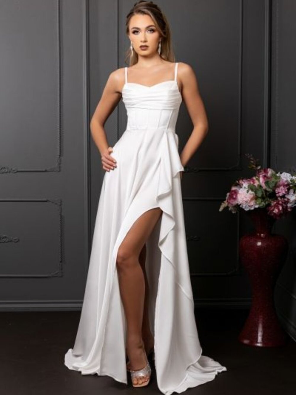 WEDDING DRESS. NEW LONG FLOOR LENGTH SLEEVELESS OFF WHITE SIMPLE CORSET LACE UP